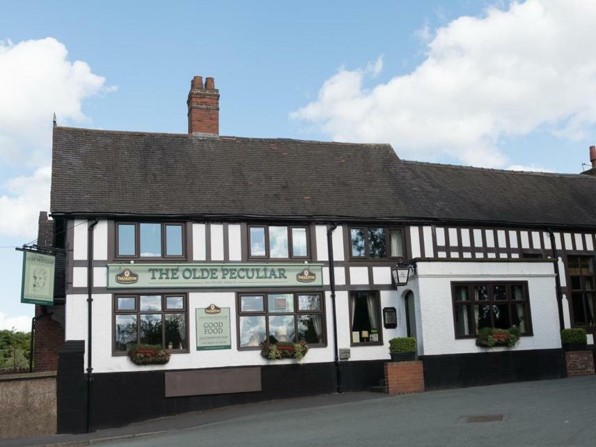 Hotel The Olde Peculiar Rugeley Exterior foto